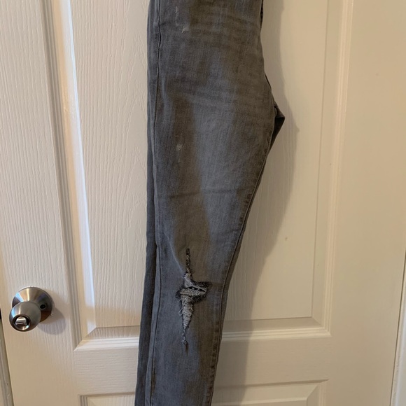 Grey distressed Old Navy Rockstar Jeans - Picture 9 of 10
